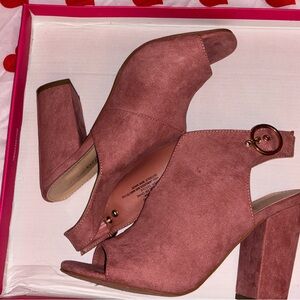 Chic Pink Suede Heeled Sandals